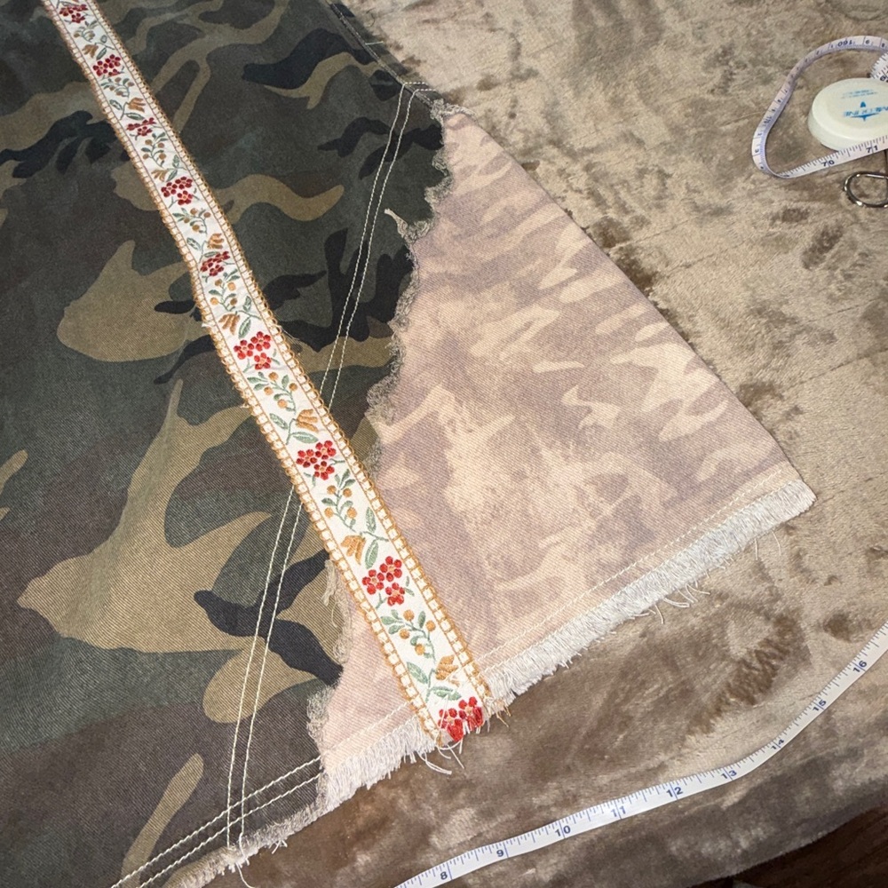 POL OLIVE CAMO TAPESTRY FLORAL WIDE LEG PANT NWOT Size Small oversized - Picture 9 of 13